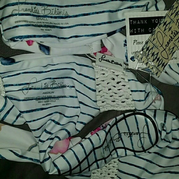 New frankie's bikinis set malibu S malia M floral  - Picture 6 of 6